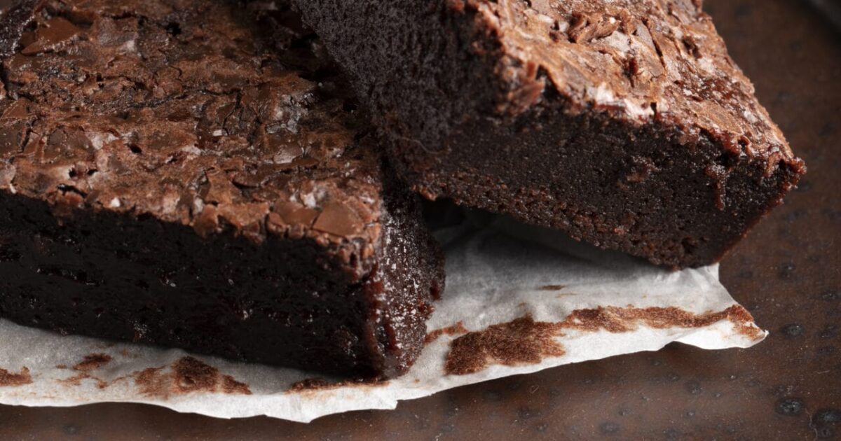 delicious-brownies-arrangement-plate